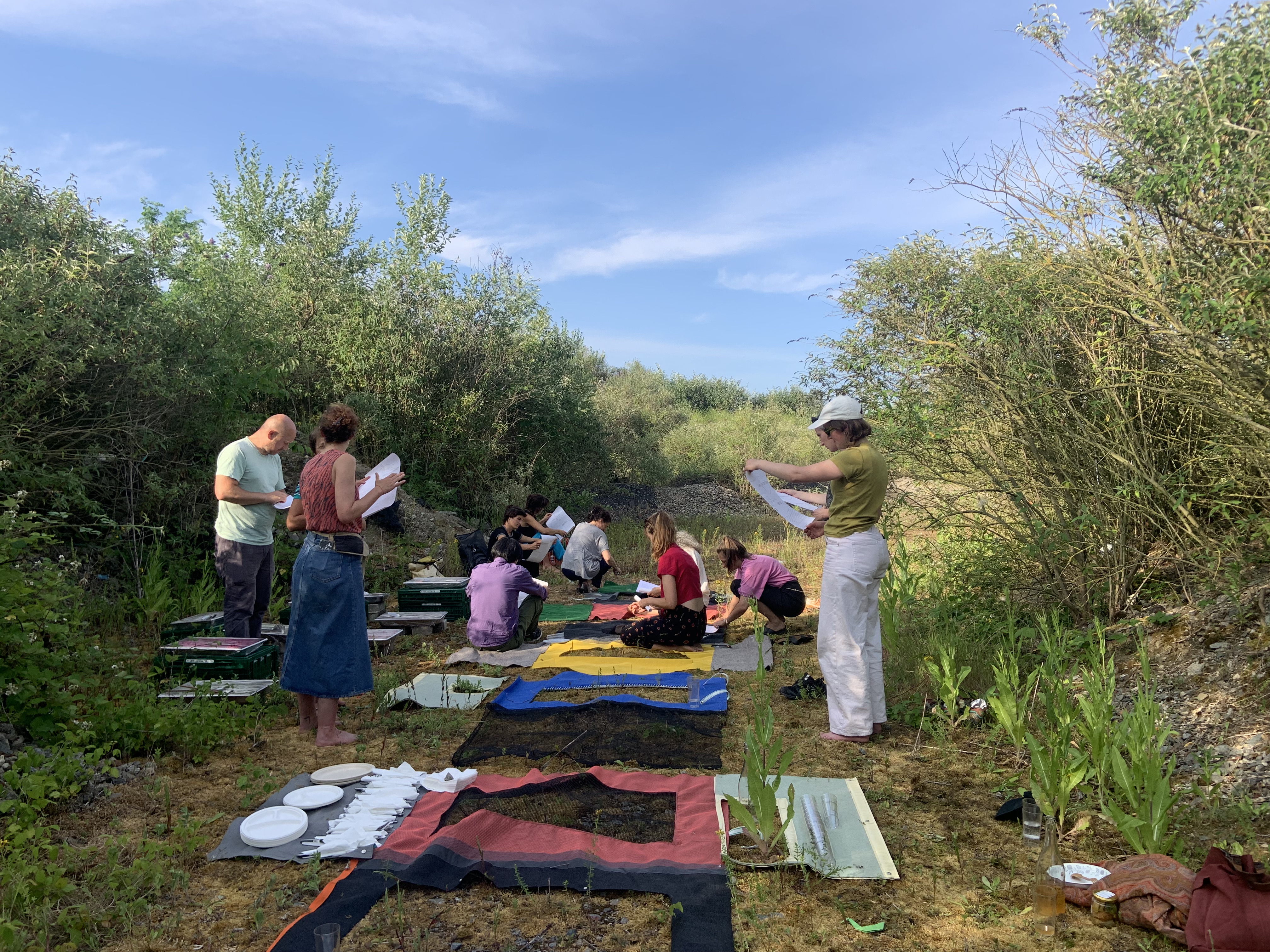 Souvenir photo of the summer solstice picnic
Lat, Long :  50 89415339049825 / 4 405186910340766